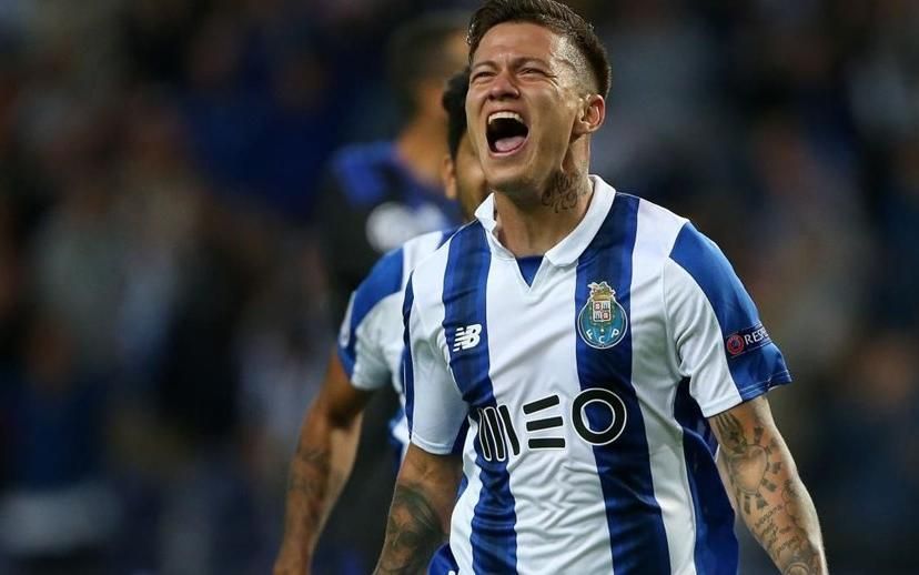 Casillas desvela un interés del Sevilla por Otávio