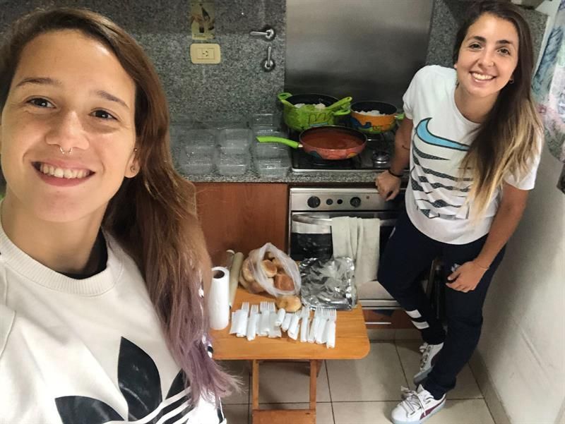 Daiana Leguizamón, la futbolista de River que le cocina a la gente sin hogar