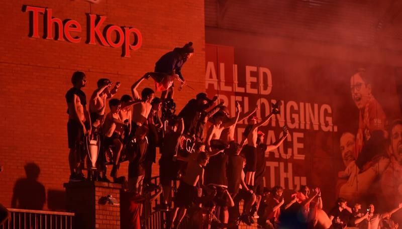 El Liverpool pide a sus aficionados que no celebren en las calles en grupo