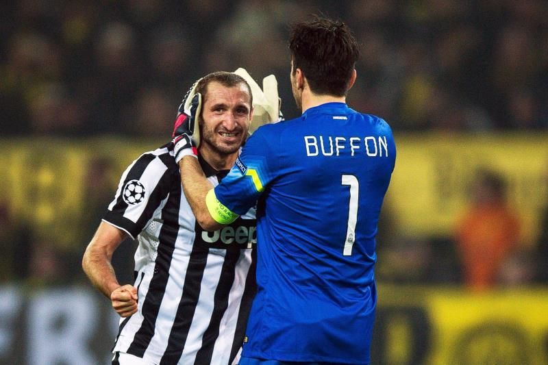 Buffon y Chiellini renuevan por una temporada más con el Juventus