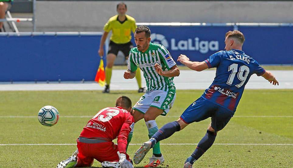Juanmi se ha ganado a la afición del Betis