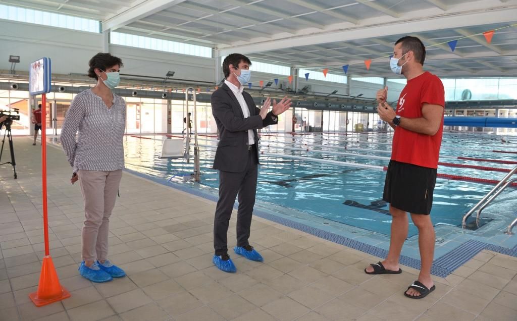 Arranca en Sevilla la campaña de verano de piscinas municipales para baño social, recreativo y campus con aforo limitado