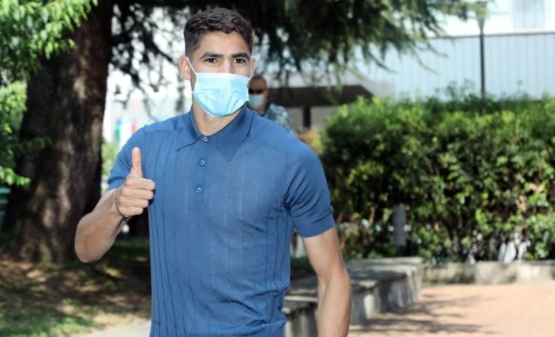 Achraf Hakimi pasa en Milán el reconocimiento médico previo a su fichaje por el Inter