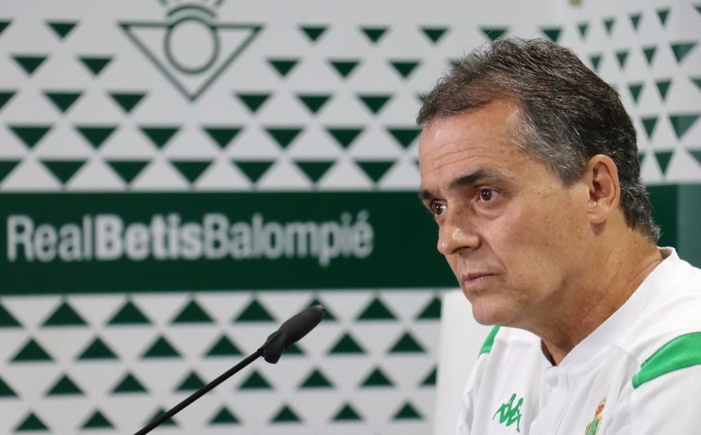 Alexis, "preocupado" por el "desgaste psicológico" del Betis y la cercanía con el descenso