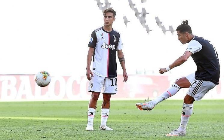 Cristiano marca su primera falta directa con el Juventus tras 43 intentos