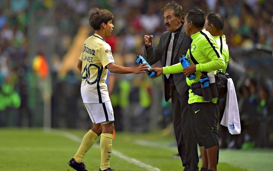 "Para mí, Lainez es un Messi"