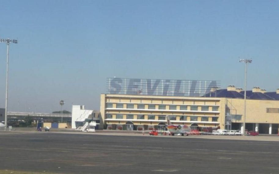 El Eibar aterriza en Sevilla con el susto en el cuerpo y a sólo seis horas de jugar