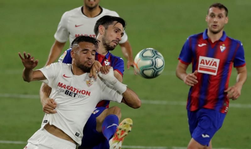 1-0. El Sevilla da un paso de gigante hacia la 'Champions' con Ocampos en figura
