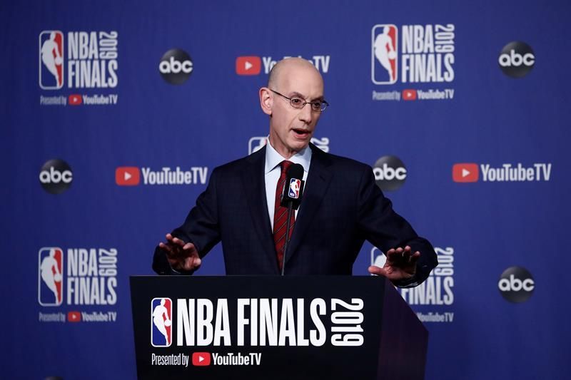 El comisionado de la NBA, preocupado por la posibilidad de positivos de COVID-19 en Orlando