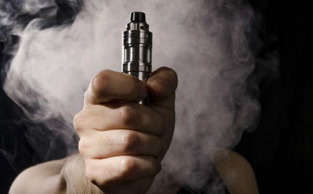 Fumadores y 'vapeadores' tienen mayor riesgo de infectarse de Covid-19