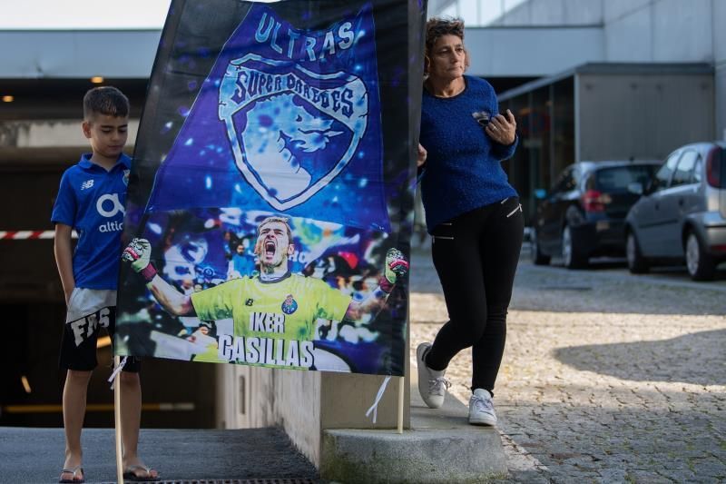 Los aficionados quieren que Casillas juegue un minuto y sea campeón con el Oporto