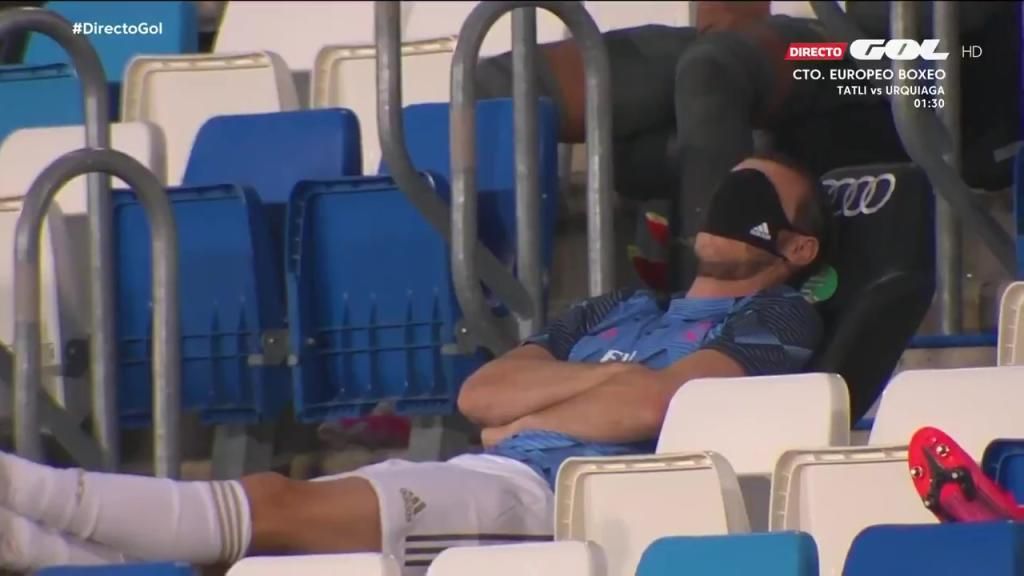 Bale se pasa al "Siesta.Golf.Madrid" durante el Madrid-Alavés