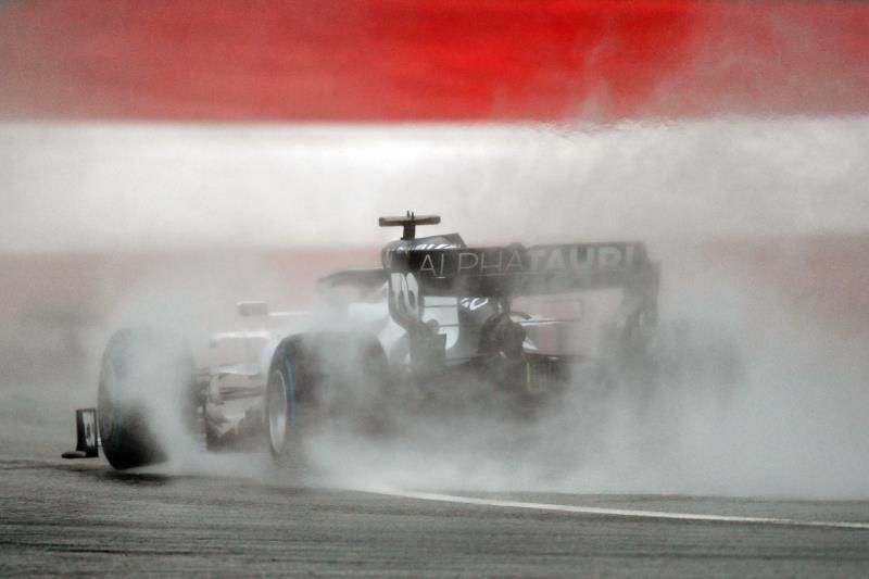 Hamilton firmó 'pole' en el diluvio y un gran Sainz sale tercero en Estiria