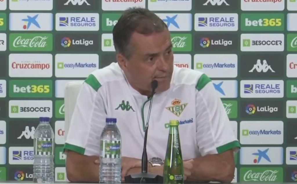 Alexis da "detalles" del director deportivo, fichajes y salidas y lamenta "viajar tan mermado" a Valladolid