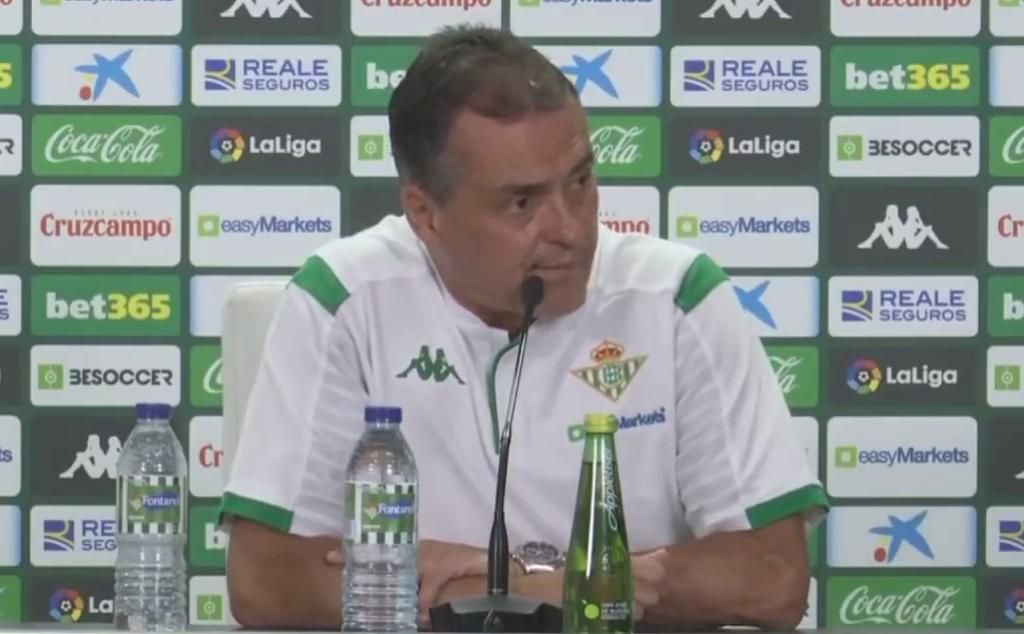 Alexis da "detalles" del director deportivo, fichajes y salidas y lamenta "viajar tan mermado" a Valladolid