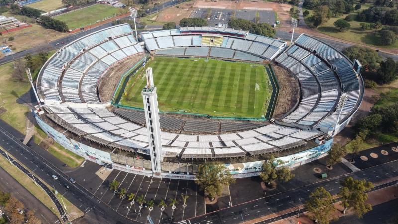 Uruguay celebra 90 años del estadio Centenario e intenta no dejarlo caer