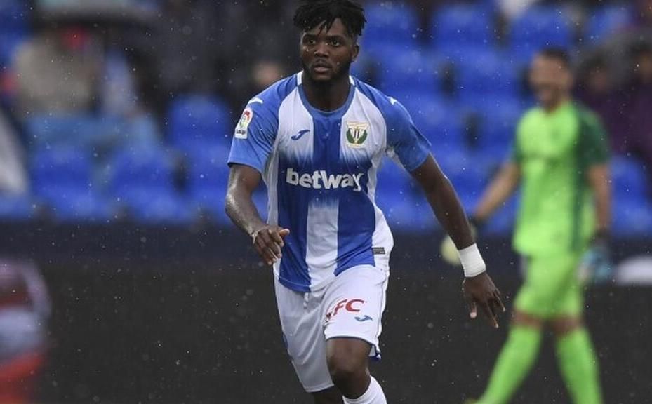 Monchi se interesa por Awaziem