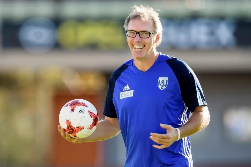 El Barcelona estudia la opción de Laurent Blanc, según L'Equipe