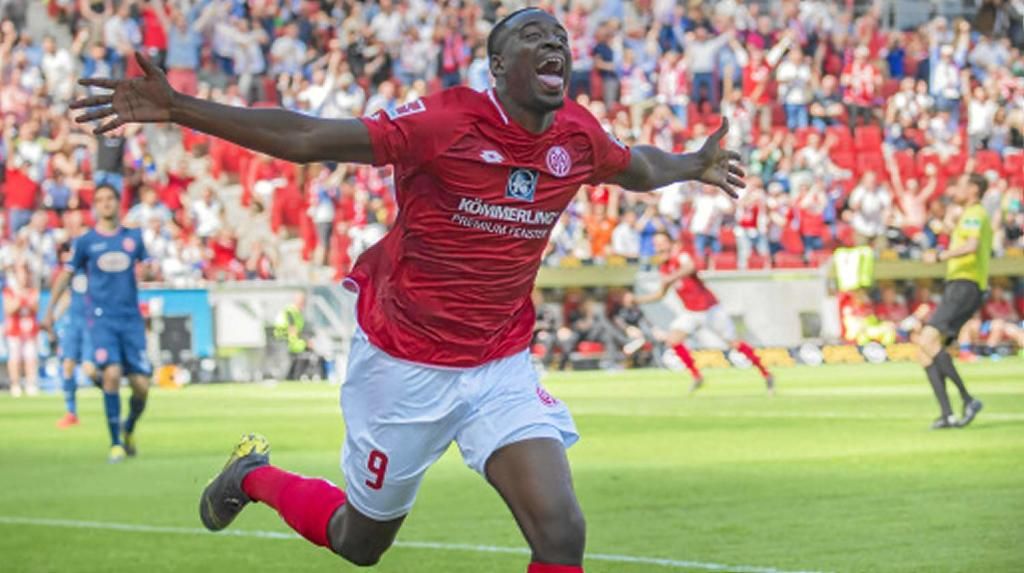 Mateta reaparece en la agenda de Monchi