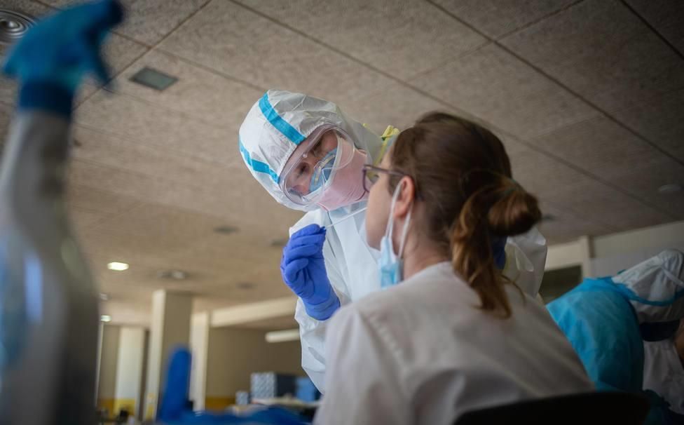 Un nuevo foco en Sevilla capital eleva a seis los brotes de COVID-19 en Sevilla