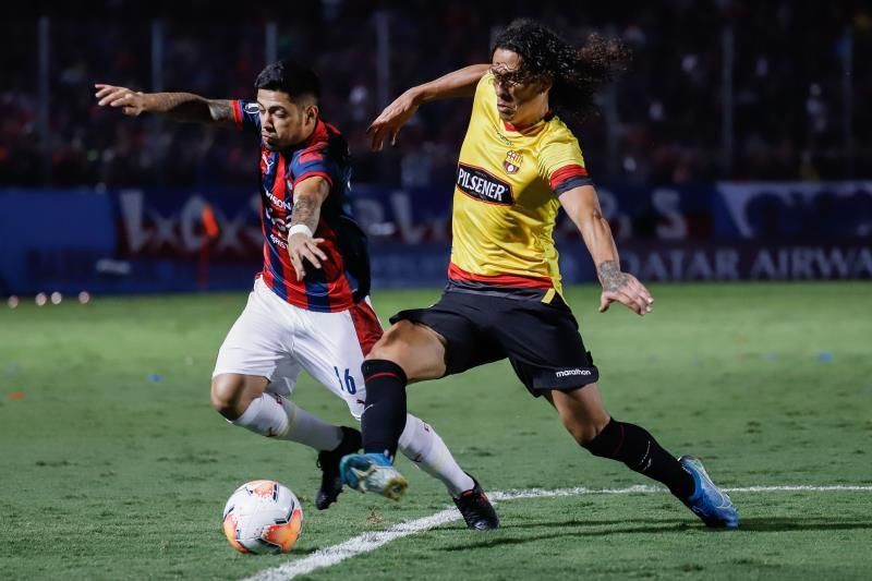 Paraguayo Sergio Díaz firma con las Águilas del América del fútbol mexicano