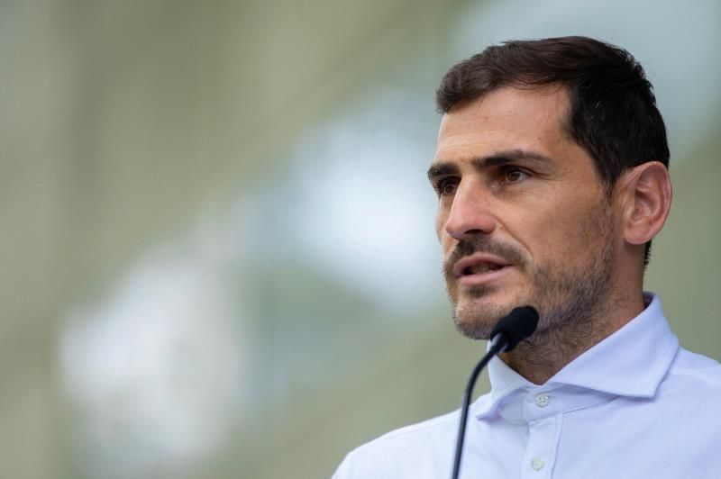 Courtois valora a Casillas como "ídolo, compañero, rival y referente"