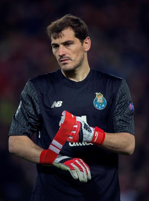 La prensa inglesa despide a la "leyenda" Casillas
