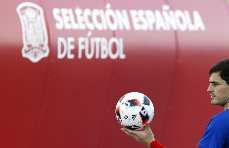 La selección española muestra su agradecimiento a Iker Casillas