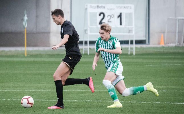 El Sevilla FC 'pesca' un joven valor en la cantera del Betis