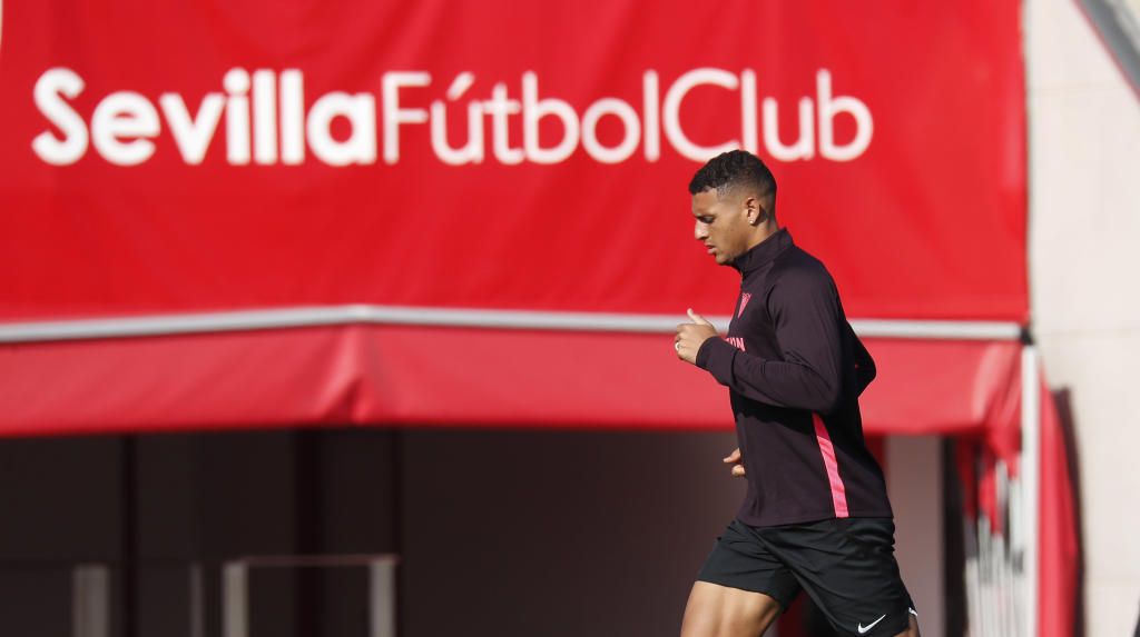 Diego Carlos deja su futuro en manos del Sevilla