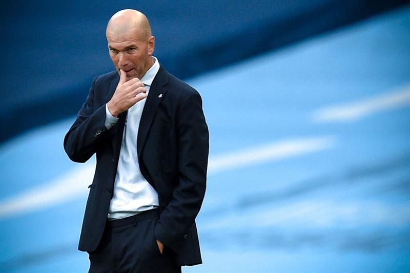 Zidane: "Soy el entrenador del Madrid hasta que pase algo"