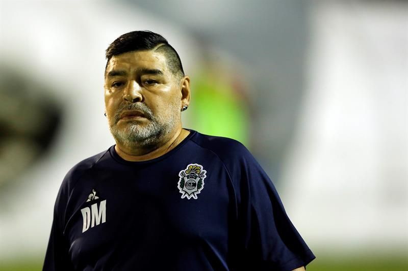 Gimnasia vuelve a las prácticas sin Maradona, que se somete a un hisopado