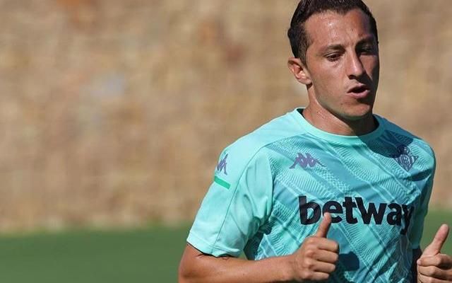 "A Lainez le digo que siga trabajando; los retoques en el Betis son cosa de Cordón y Pellegrini"