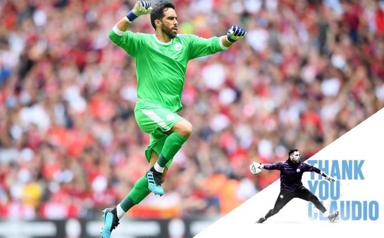 El City despide con honores a Claudio Bravo, "cerca" de llegar al Betis