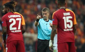 El italiano Orsato arbitrará la final PSG-Bayern, Díaz Pérez en el VAR