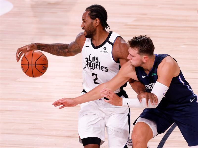 135-133. Doncic anota el triple decisivo para igualar la serie contra los Clippers