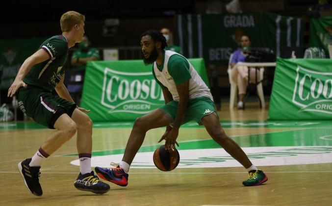 74-90: El tiro exterior del Unicaja machaca al Betis