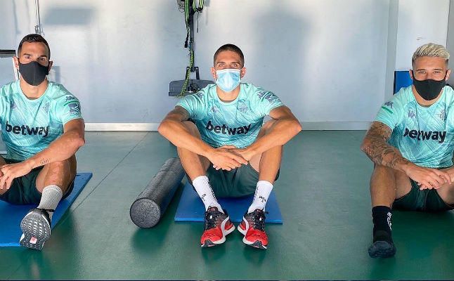 Tres íntimos amigos se reencuentran en el Betis, 19 años después