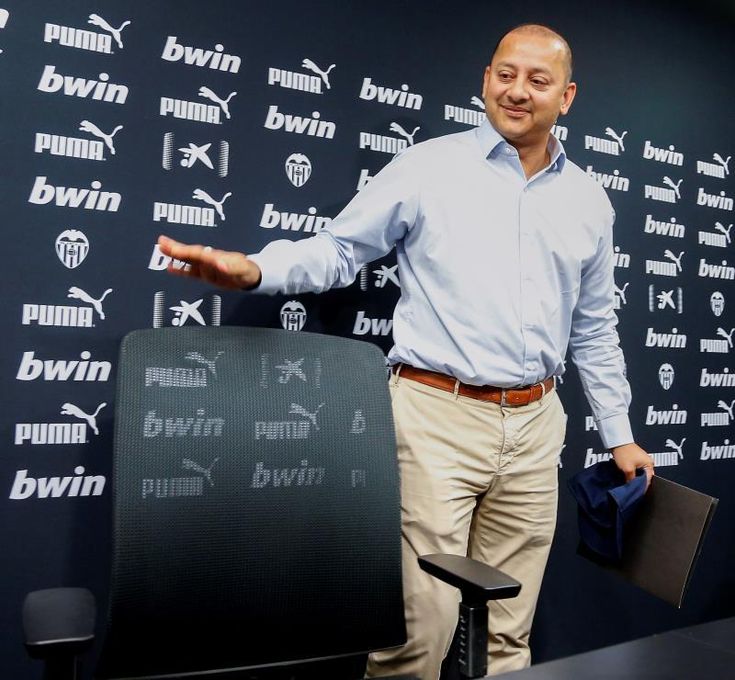 Las peñas suspenden la gestión Meriton y exigen el cese de Murthy y acabar el estadio