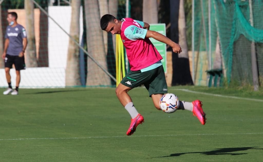 Mel se hace con Robert y ahora también pide al Betis a Edgar y a Narváez