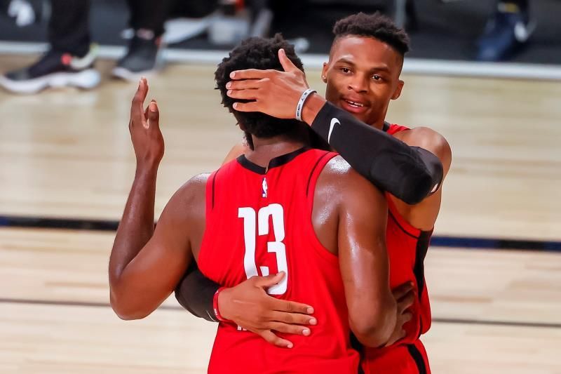 114-80. Los Rockets celebran el debut de Westbrook en los playoffs con una exhibición