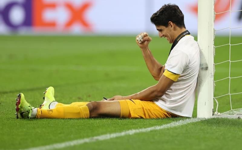 Bono acuerda su continuidad en el Sevilla, que pagará 4 millones al Girona