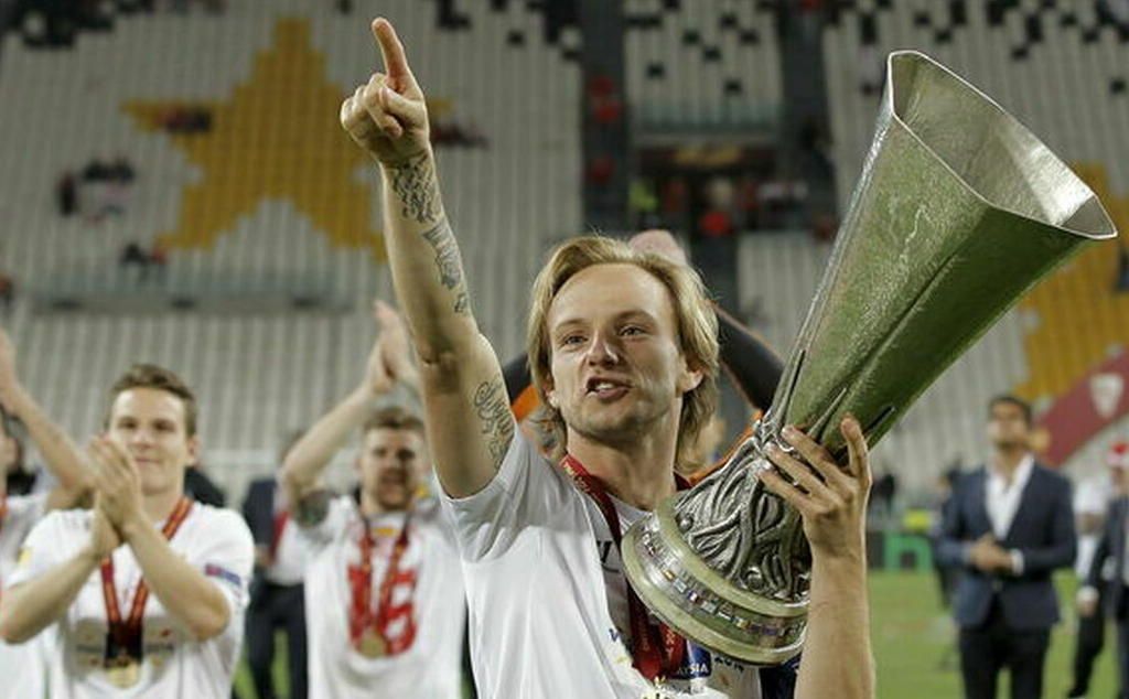 Rakitic recibe vía libre del Barcelona y viaja para firmar 2+1 años con el Sevilla