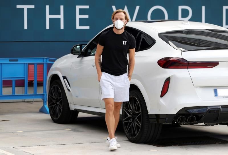 Rakitic deja el FC Barcelona y firma con el Sevilla hasta 2024