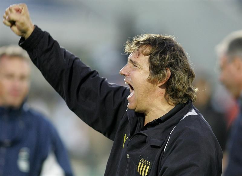 Saralegui asume como entrenador de Peñarol y espera "estar a la altura"