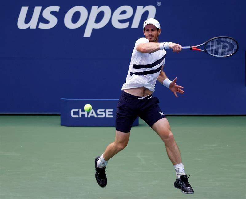 Murray brilla en su vuelta a un Grand Slam y pasa a segunda ronda