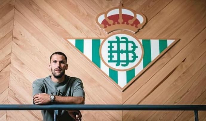 El Villarreal estudia una oferta a la baja del Betis por Pedraza
