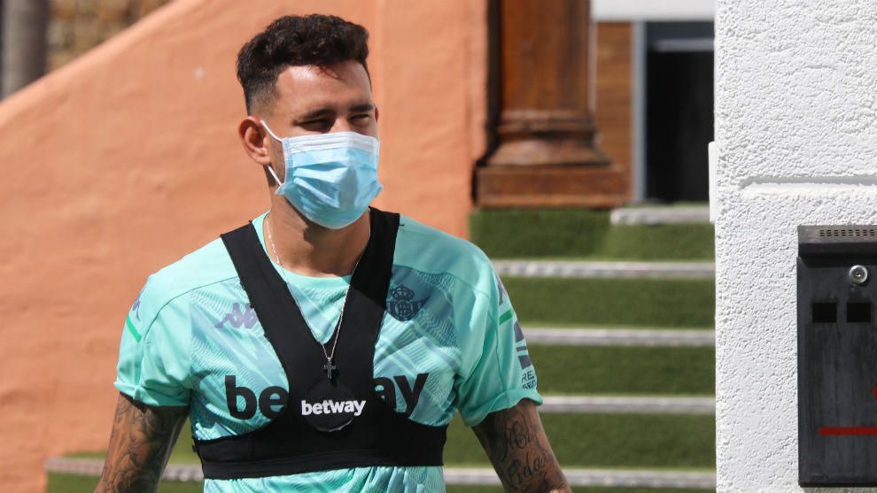 "Estamos trabajando para que Sanabria vuelva al Genoa"