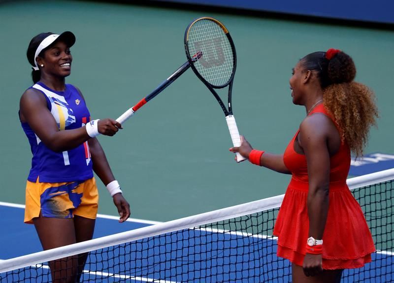 Serena Williams elimina a Stephens y se cita en octavos con Sakkari