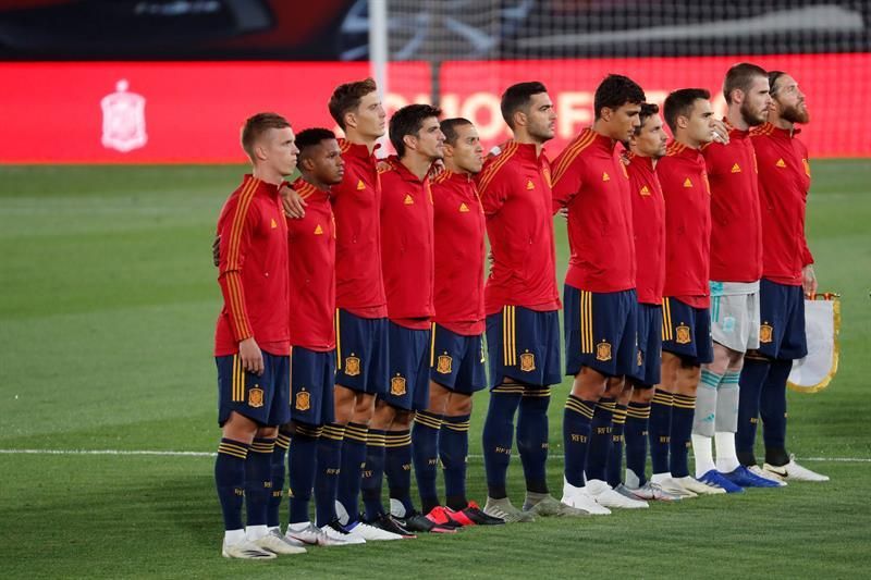 España asalta el liderato con goleada a Ucrania (4-0)